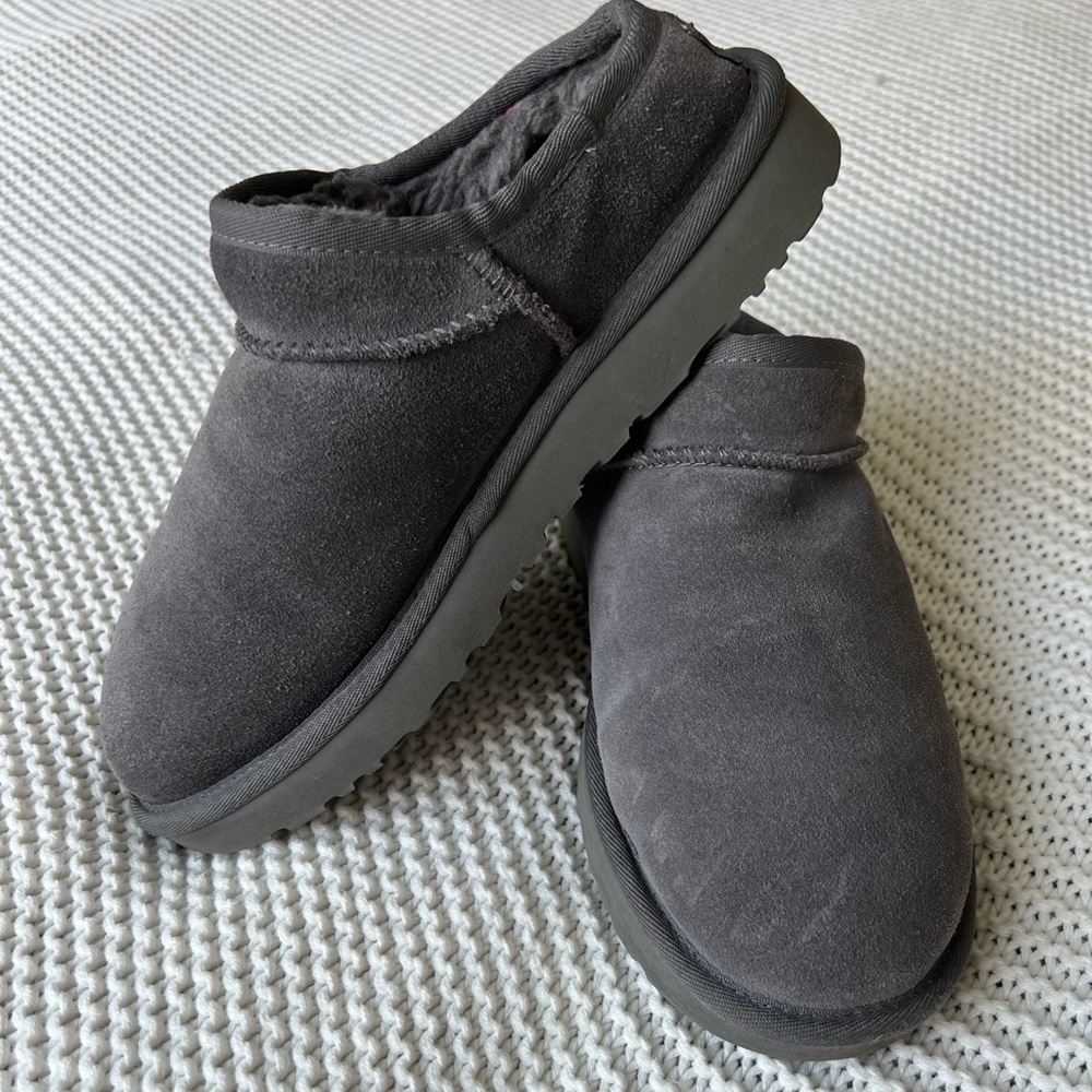 UGG Classic Slipper Grey